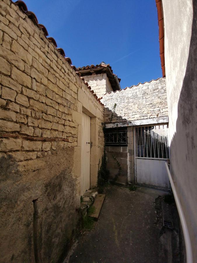 La Maison De Thomas Saint-Amant-de-Boixe Екстериор снимка